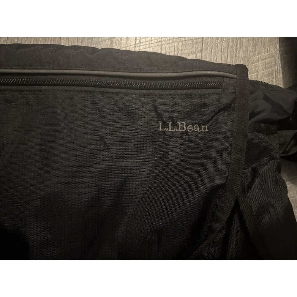 LL Bean Messenger Bag Mens Nylon Black Flap Laptop Carrying Buckle Travel LARGE